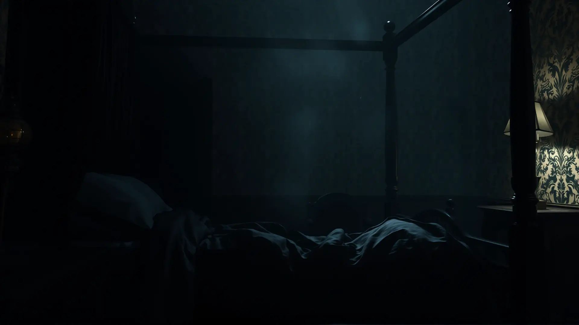 Silueta inquietante en dormitorio antiguo y oscuro